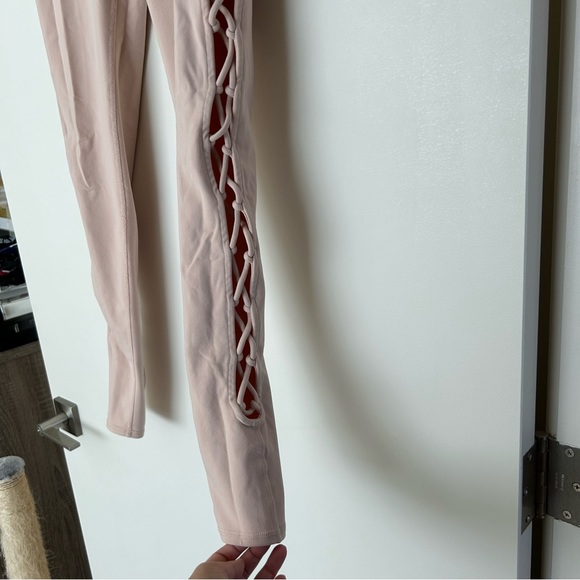 alo yoga lace up leggings - Picture 4 of 14